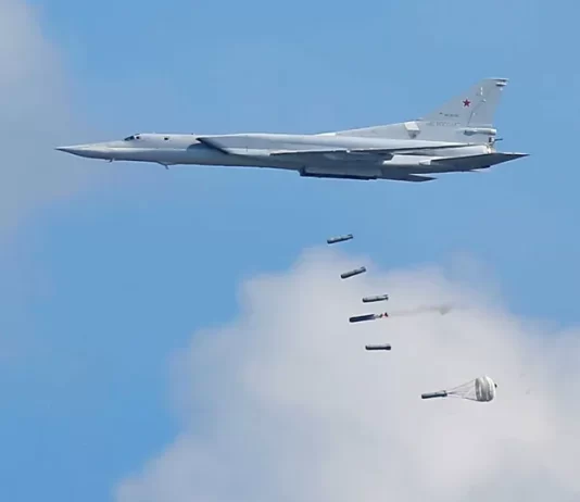 EUA fazem 3ª missão com bombardeiros perto da Venezuela